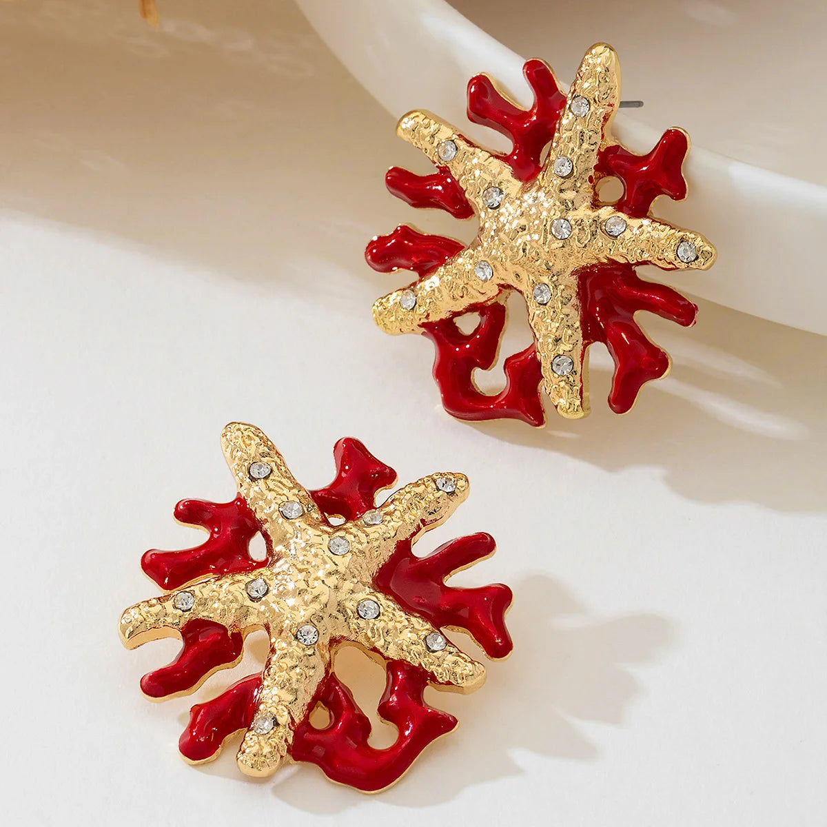 KAIMEI 2025 New Arrival Fashion Jewelry Retro Fashionable Metal Gold Starfish Red Coral Women's Earrings Jewelry Star Earrings