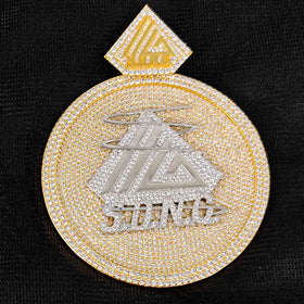 NUOYA Custom Gold Plated Emblem Pendant Iced Out Diamond Logo Charm Two Tone Big Round Shape Pendant for Necklace