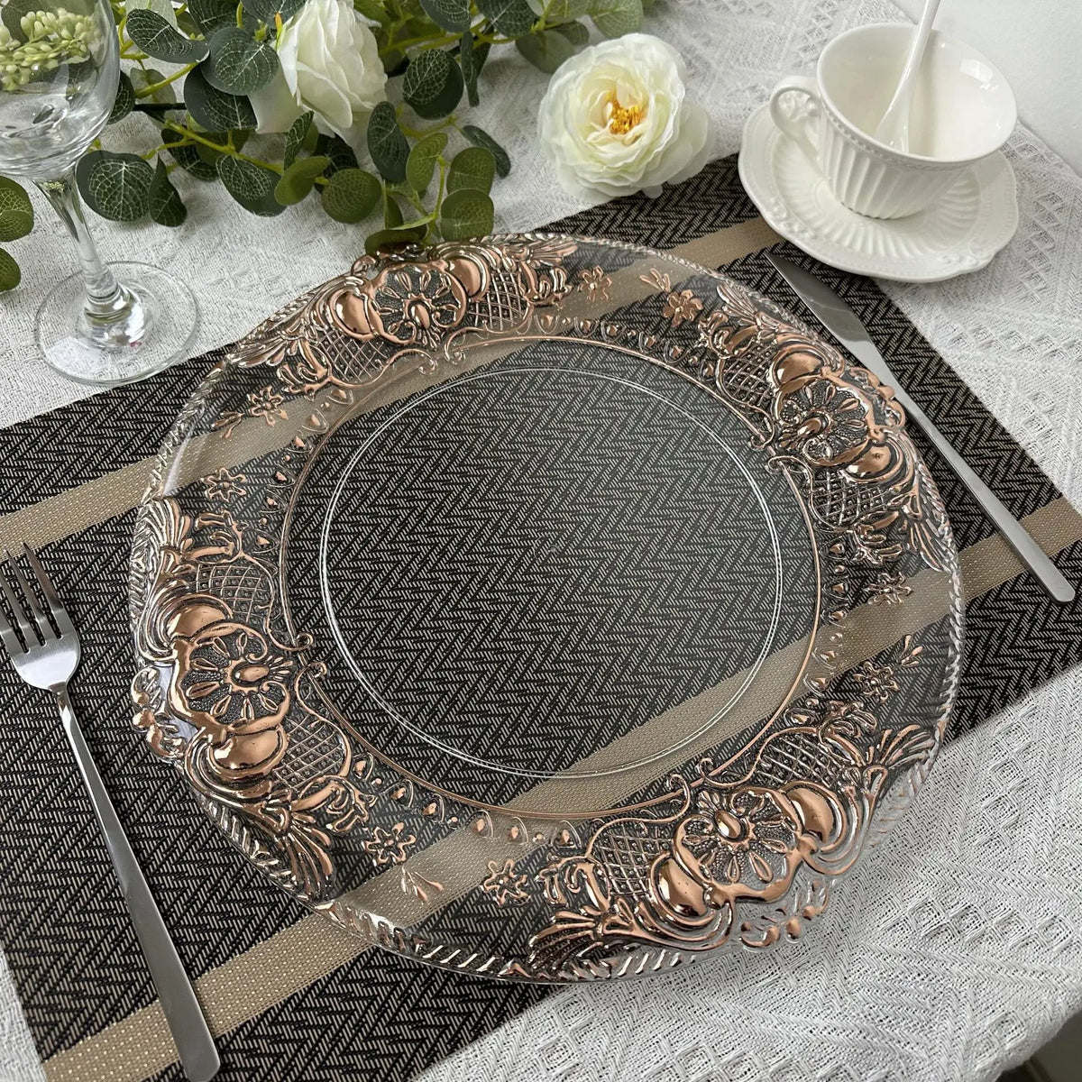 Custom Baroque Wedding Party Vintage Rose Gold Round 13 Inch Embossed Plastic Rose Gold Flower Clear Transparent Charger Plates