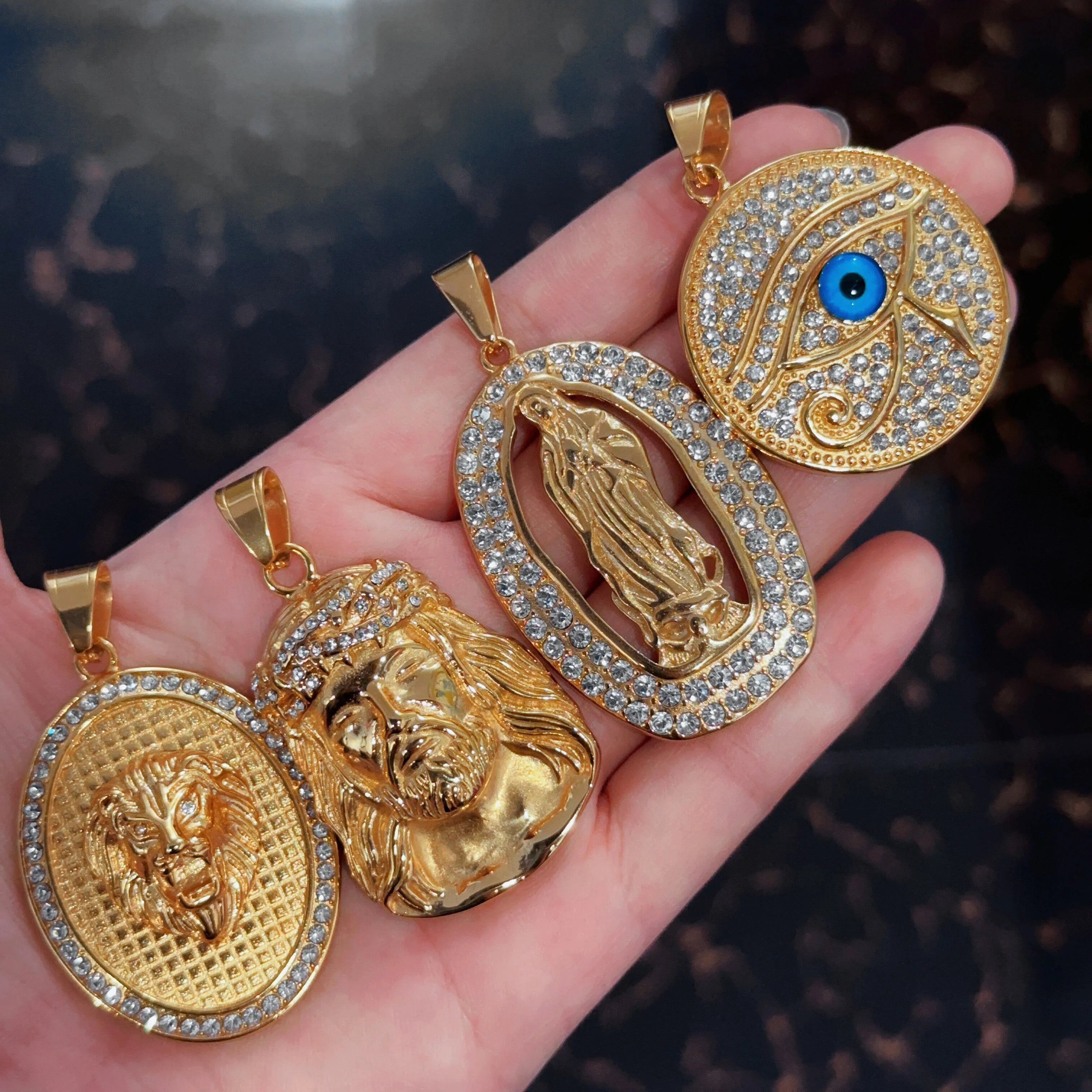 Stainless Steel Eye of Horus Pendant Virgin Mary Medal 18k Gold Plated Egyptian Jewelry Ankh Cross Pendant Men Women