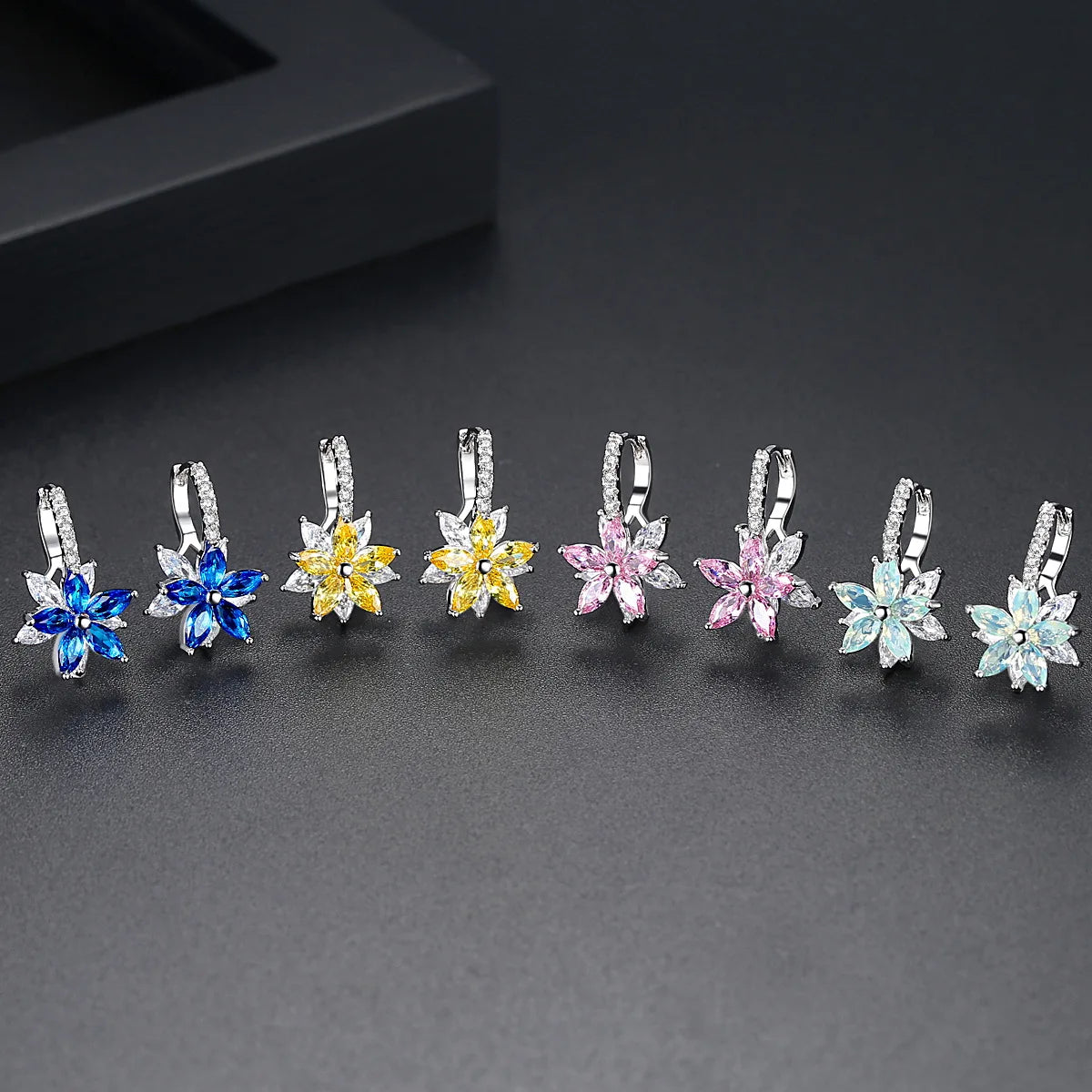 2023 Korean Fashion Simple Zircon Earrings Crystal Flower Earrings Tiny Hoop Earrings Jewelry for Women