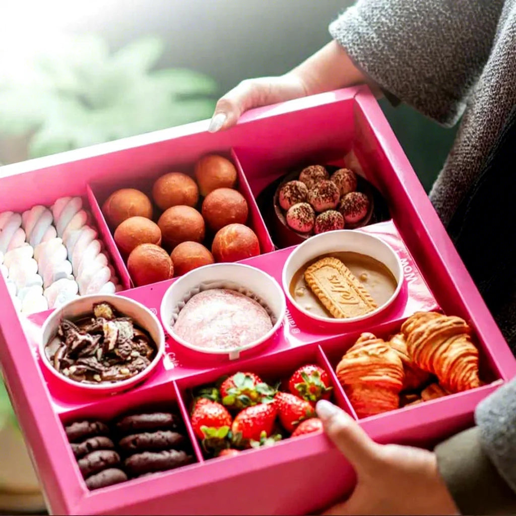 Free Sample Custom Logo Christmas Holiday Black Sushi Bento Catering Box Food Grade Dessert Dunking Box With Dividers