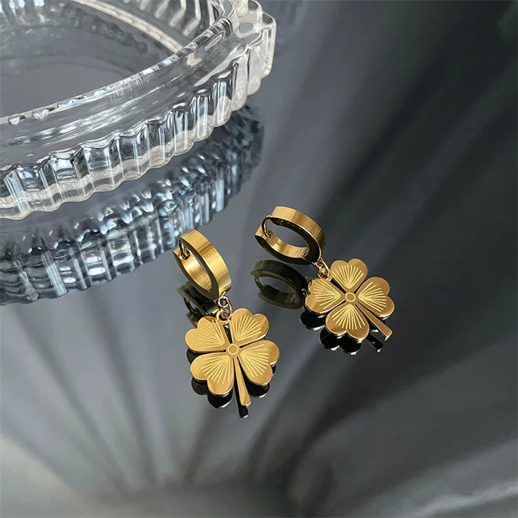 Wholesale Korean Personalized Design Statement Titanium Steel 18k Gold Plated Love Clover Flower Earrings