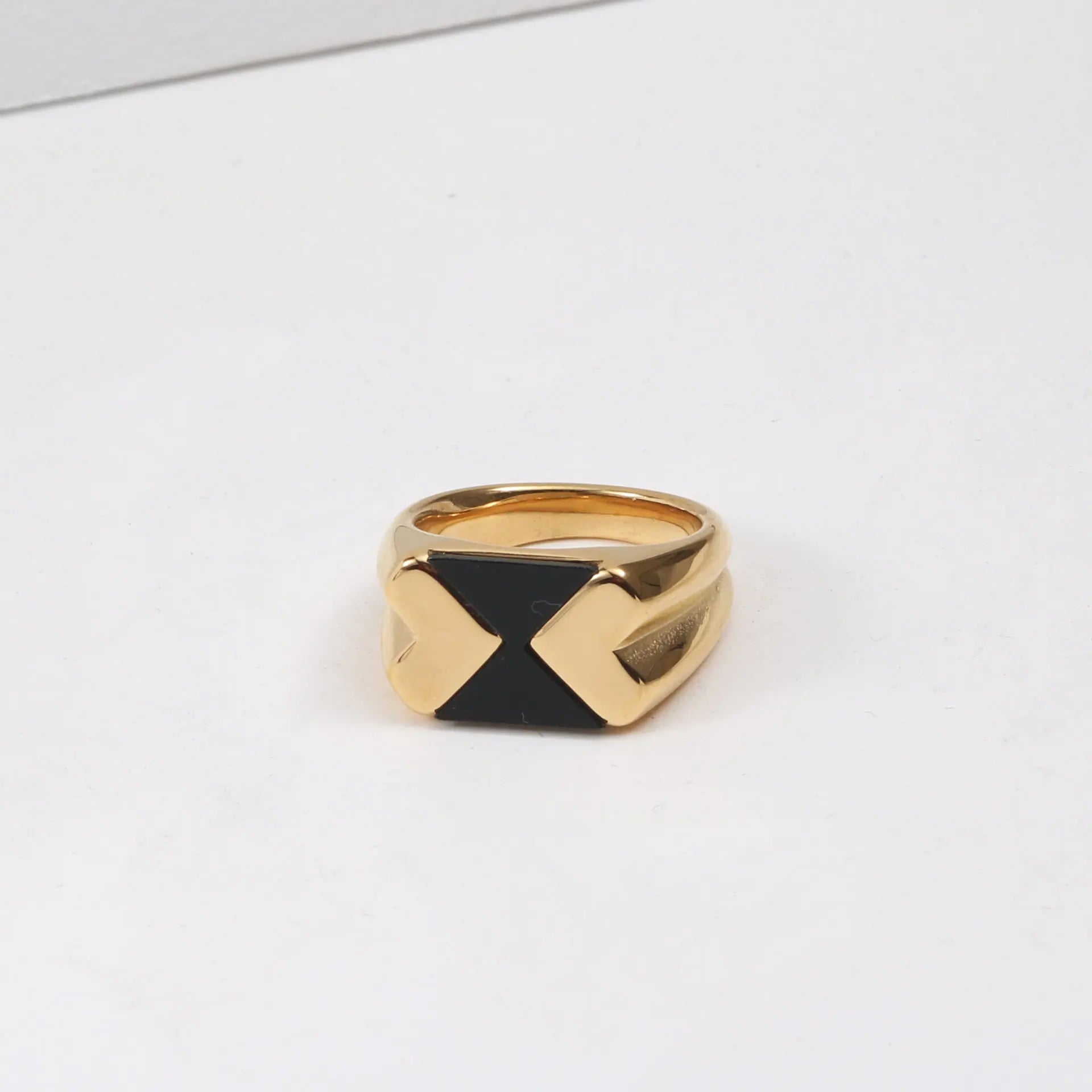 Unique Design Stainless Steel Resin Black Rings Jewelry PVD Plated Heart Ring