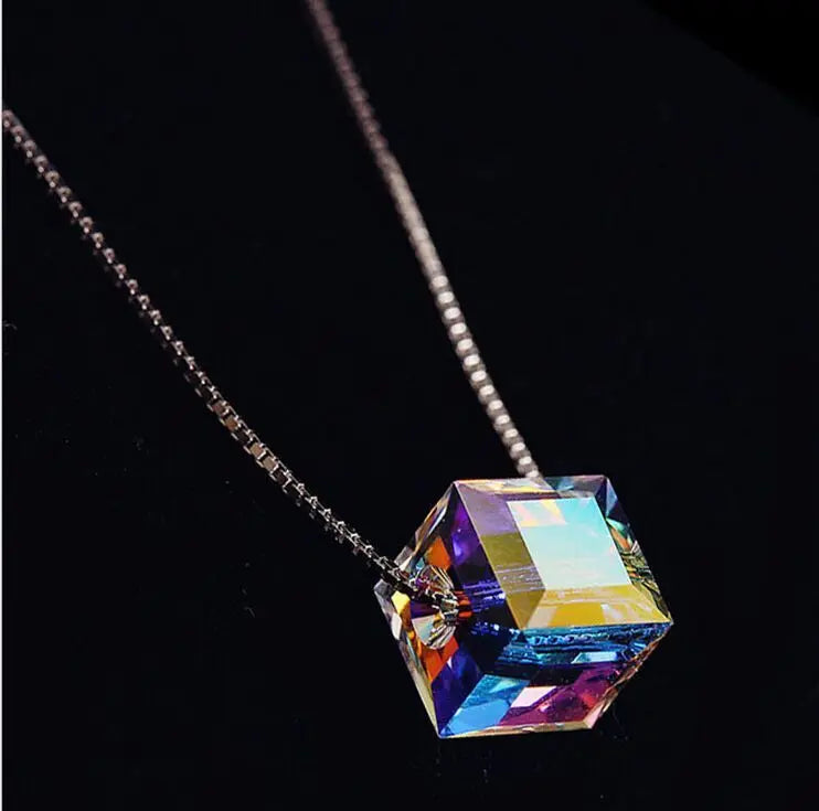 Fashion Alloy Crystal Clavicular Chain Aurora Sugar Cube Pendant Necklace for Wedding & Party Gift
