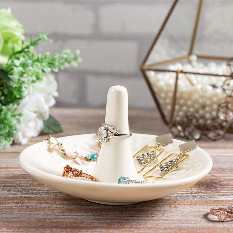 Modern American-Style Ceramic White Ring Rack Embossed Heart-Shaped Dressing Table Cross-Border Ornaments Party Jewelry Storage