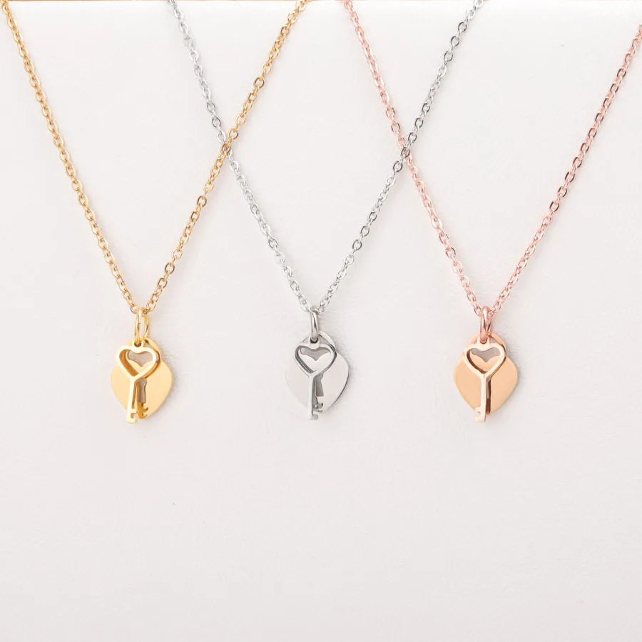 2023 Couple Heart Necklace Stainless Steel Never Fading Heart Shaped Key Pendant Gift for Ladies Fine Jewelry