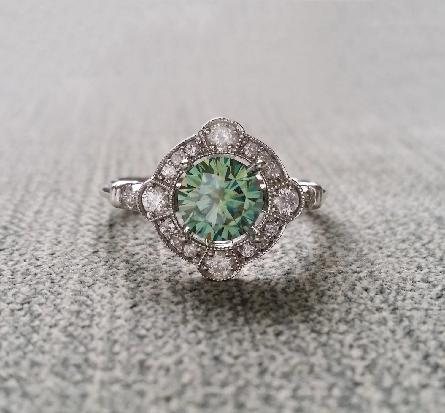 Fine Jewelry 14k White Gold Antique Engagement Round Cut Green Moissanite Diamond Ring