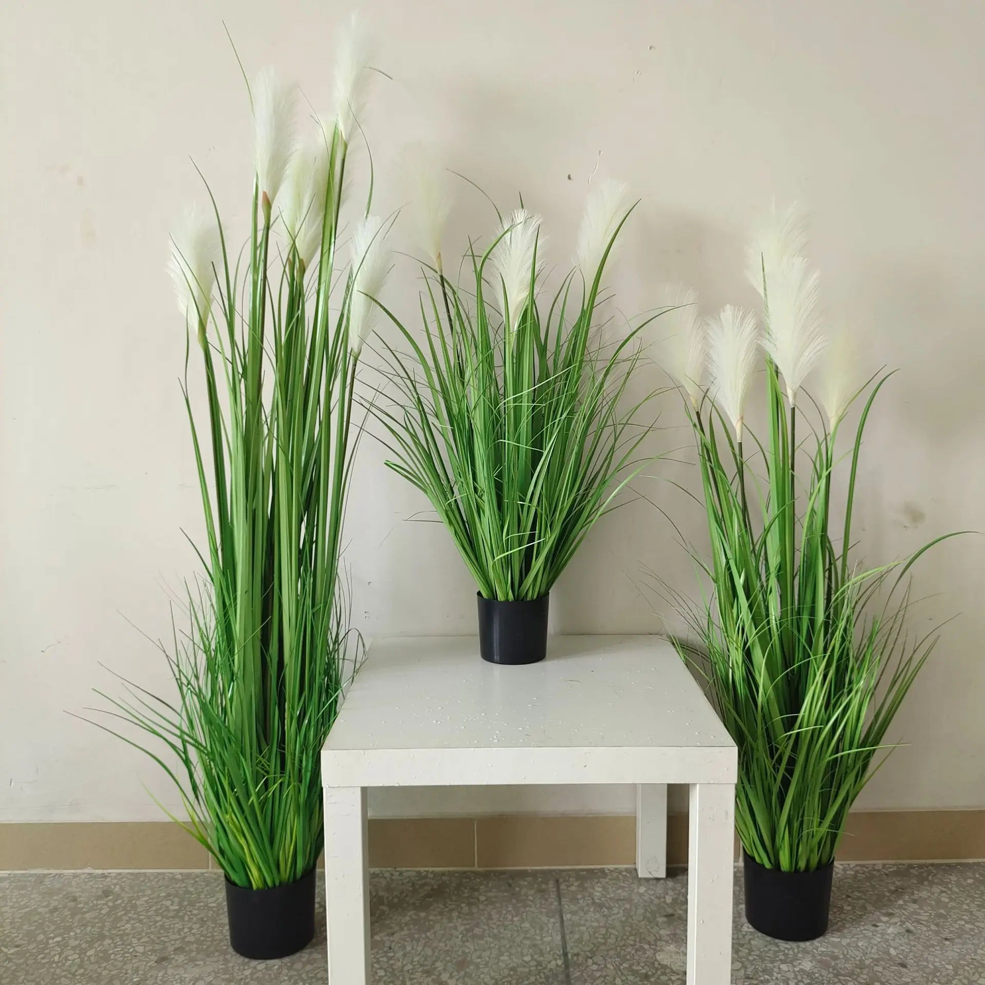 Silk Reed Grass Bonsai in Artificial Plastic for Office Hotel or Home Decorative Purpose