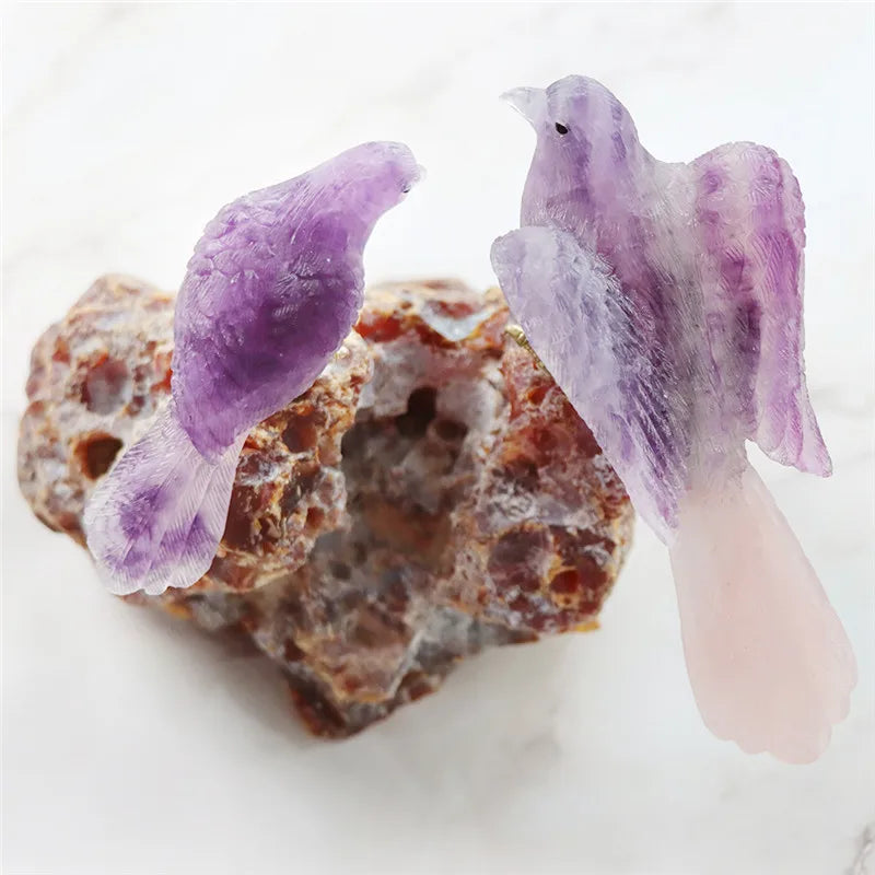Huiying Vivid Wholesale Price Hand Carved Natural Crystal Gemstone Fluorite woodpecker Crafts