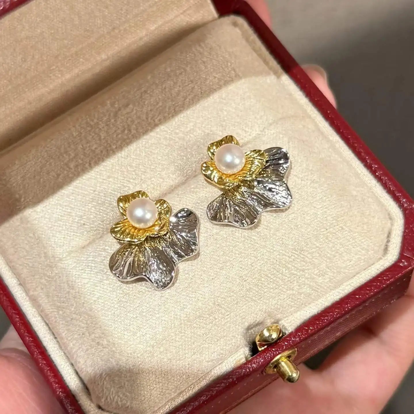 Light Luxury Stud Earrings Dual Color Mosaic Spring Design 5-6mm Natural White Freshwater Bread Pearl Gold Plated Anti-Allergic