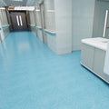 Surgical Grade Hospital Flooring Rolls 2mm Homogeneous PVC Vinyl with Scratch Resistance Anti-Bacteria Fire-Proof BF1