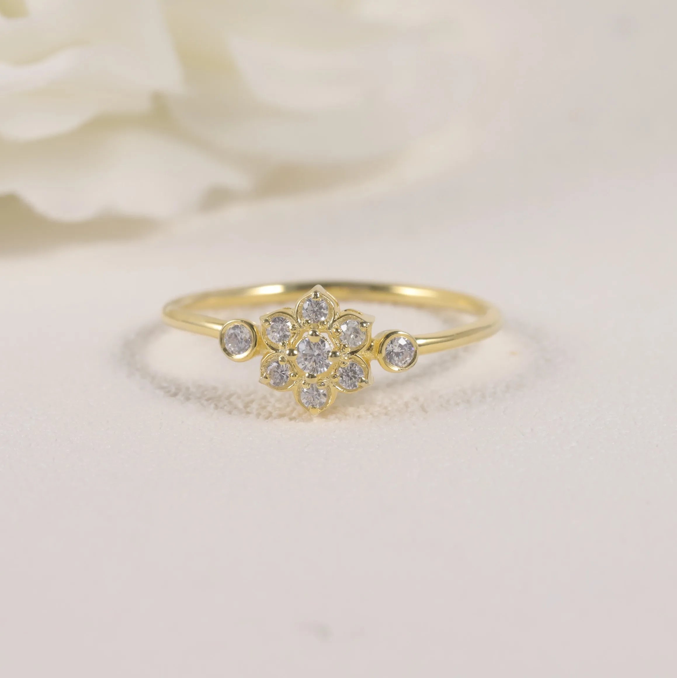 European Retro Style Flower Shape Engagement Ring Round Brilliant Cut Moissanite Band Ring Solid Gold 14K 9K Flower Stacked Ring