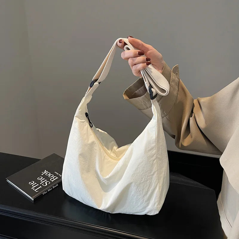 Large Capacity Casual Nylon Shoulder Bag Lightweight Versatile Fashionable Sports Dumpling Bag Solid Color Waterproof