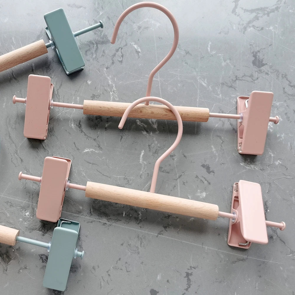 Wholesale Customized Single Tier Wooden Metal Baby Kids Coat Suit Hangers for Wardrobe and Living Room
