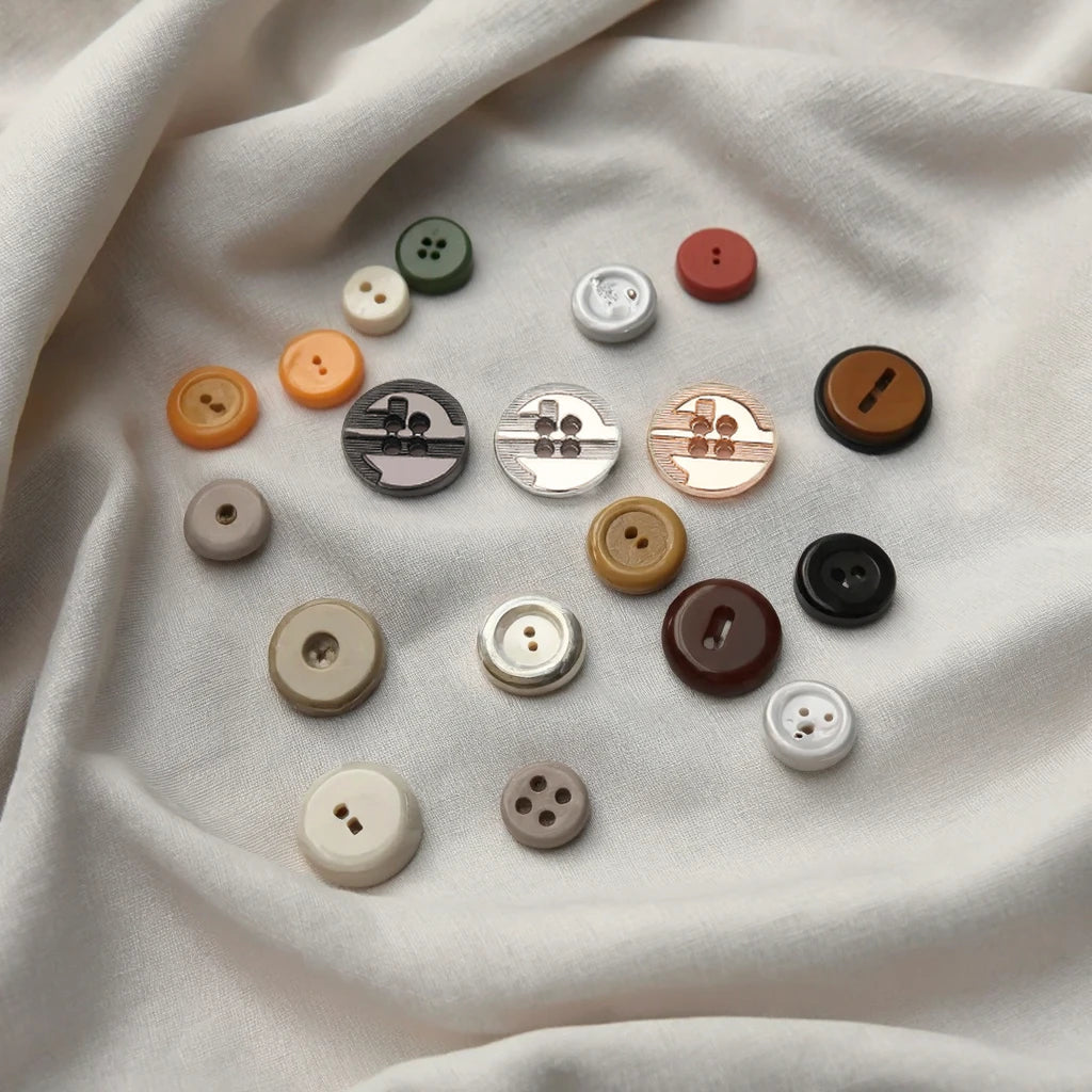 Eco-Friendly Irregular Striped Four Eye Buckle 4-Holes Zinc Alloy Shirt Knitted Dress Button Plated Shank Style Wool