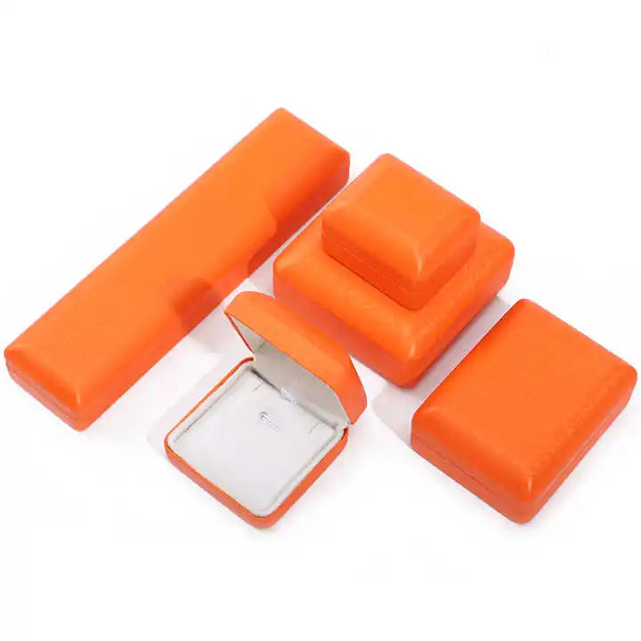 China Store Luxury Leather Jewelry Box Set Shop Display Storage Packaging for Bracelet Necklace Pendant Ring Premium Quality