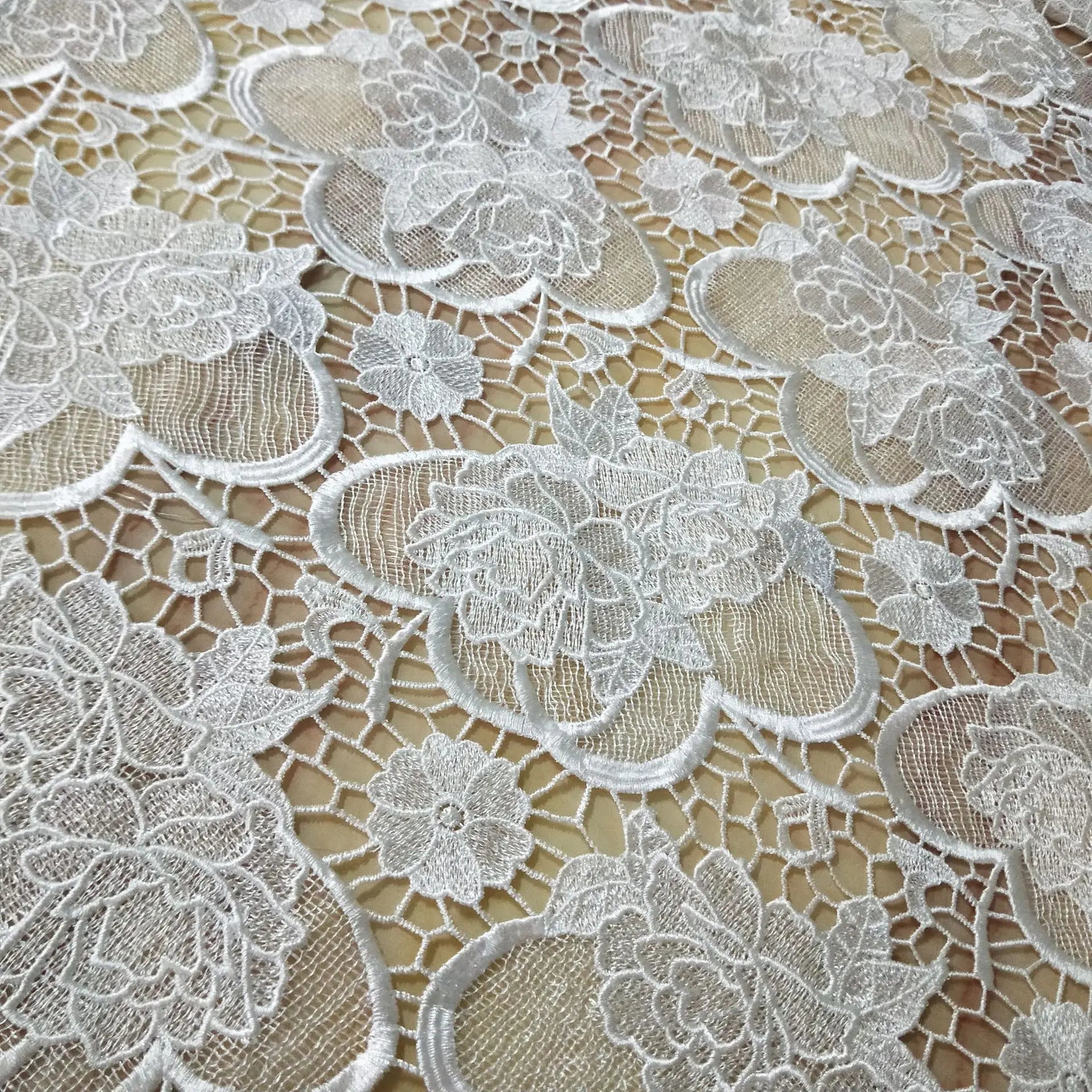 White Flower 100% Polyester Guipure Lace Fabric