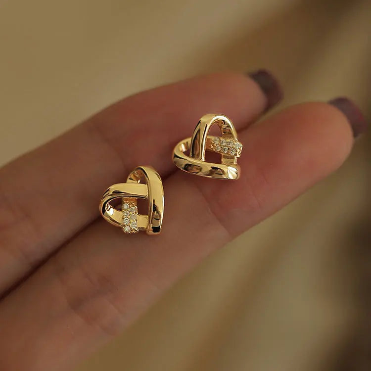 Niche Design 10mm Mini 18K Gold Stud Earrings Jewelry Women Delicate Inlaid Zircon Knotted Hollow Heart Earrings for Teen Girls
