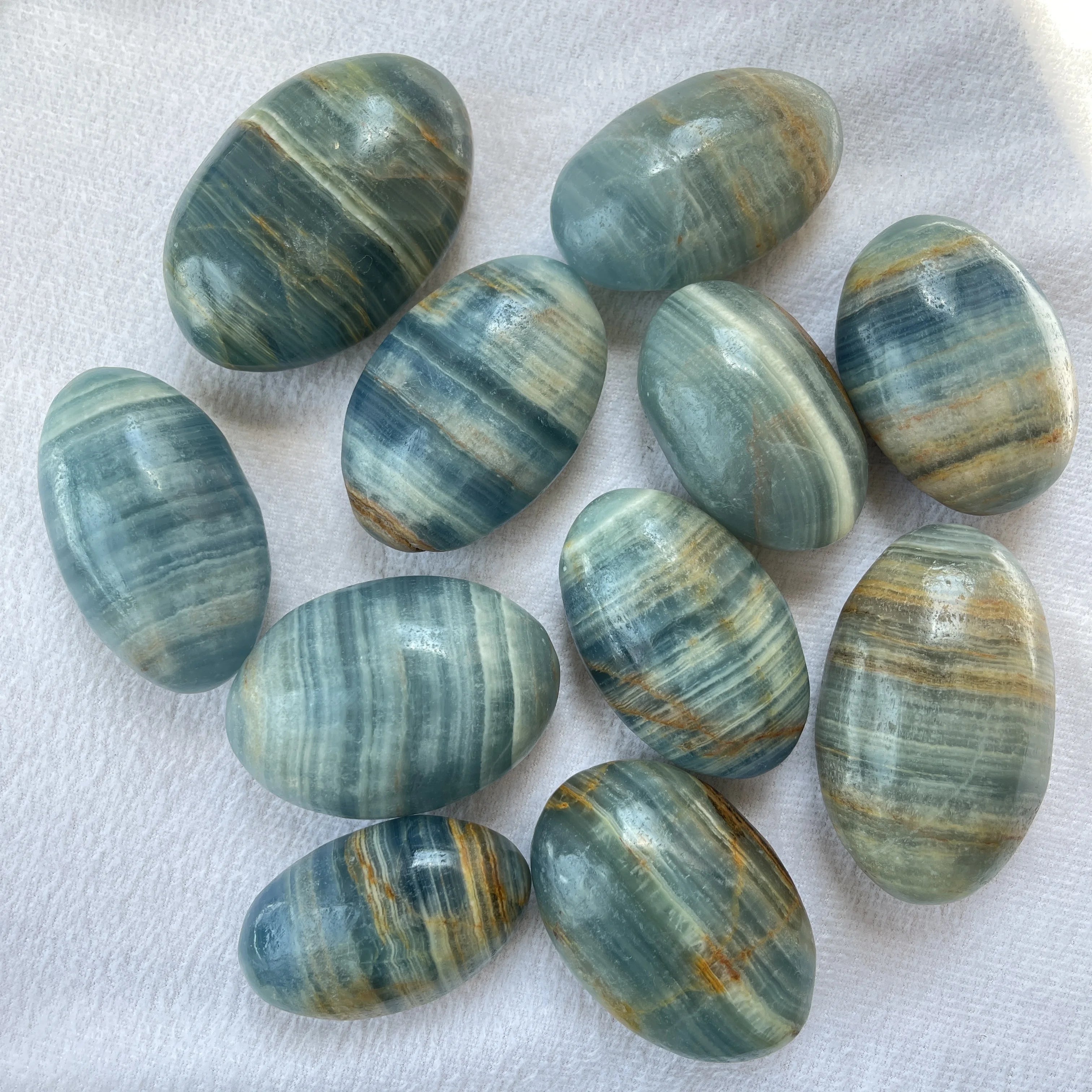 Natural gemstone healing crystal rock crafts blue onyx agate palm stone