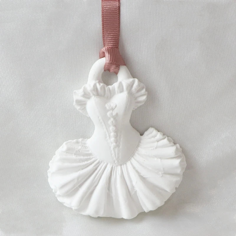 Factory Wholesale Luxury Home Hanging Wardrobe Air Freshener Scented Ceramic Flower Porcelain Essential Oil Fragrance Diffuser