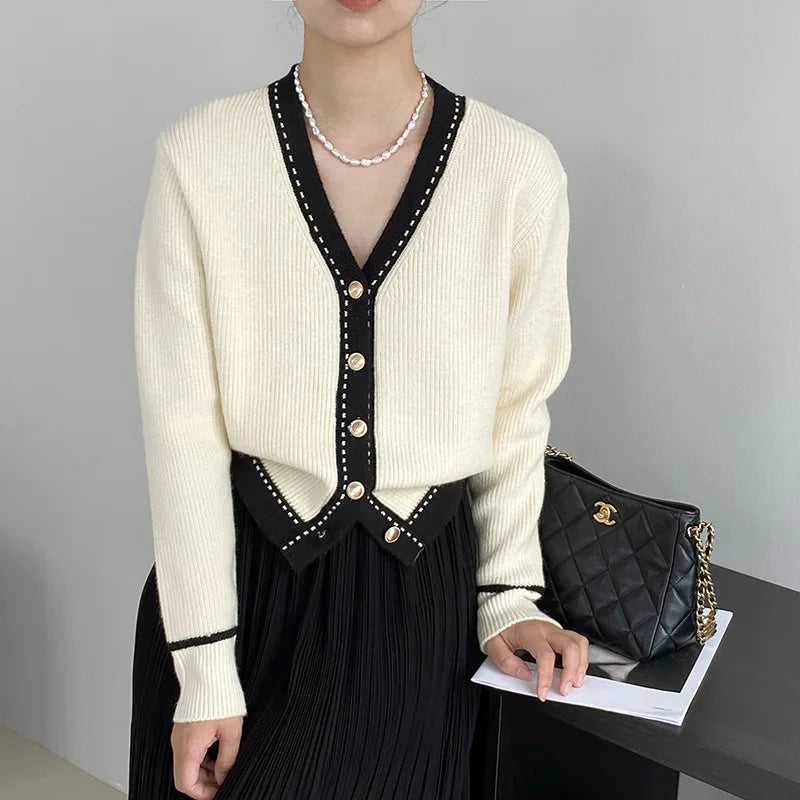 OEM/ODM Custom Color Matching Ladies High-End Knitted Cardigan Sweater Button V Neck Color Block Coat for Winter