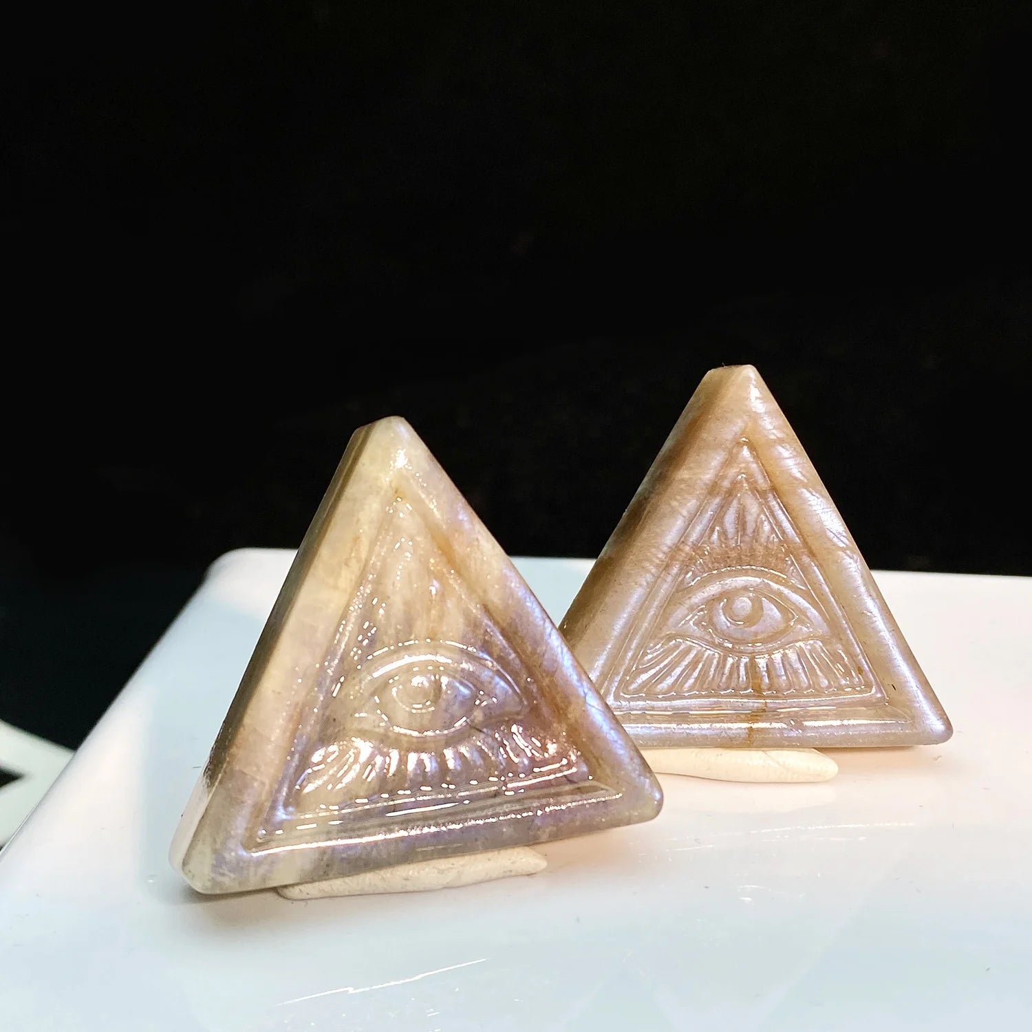 Wholesale Natural Blue Moonlight Crystal Decoration Exquisite Triangle Devil's Eye Sculpture with Suspension Box for Room DÃ©cor