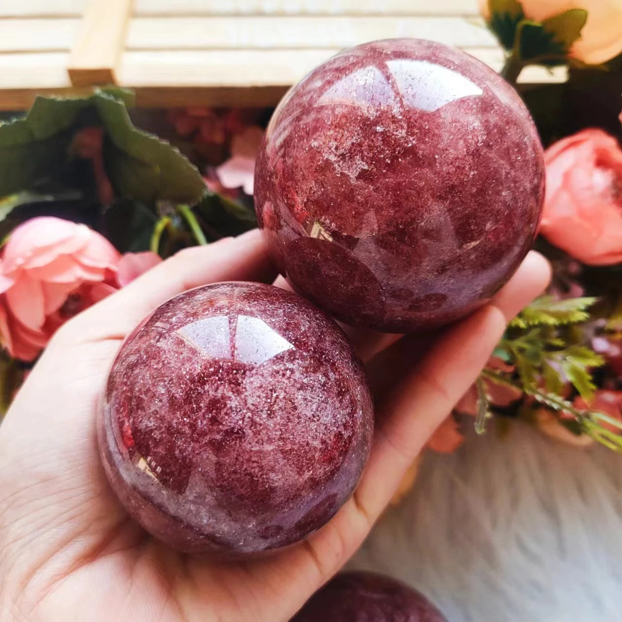 Natural Crystal Sphere Healing Stone Strawberry Quartz Balls for Decoration