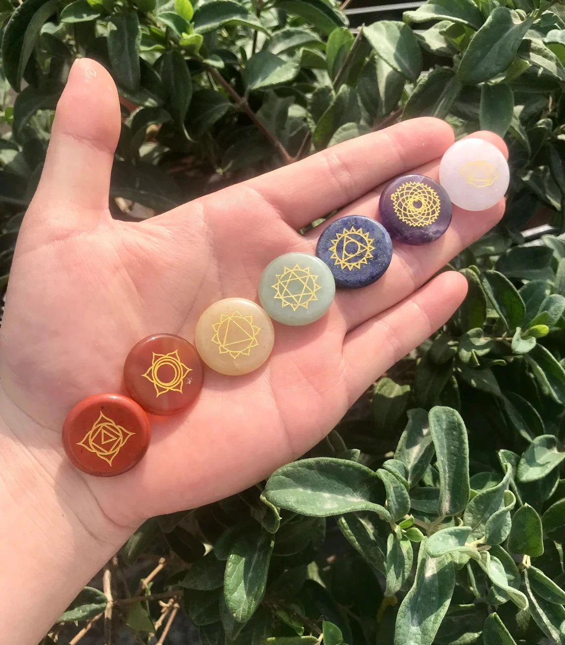 Hot Selling Spiritual Meditation Crystal Healing Energy Stone  7 Chakra Engraved Reiki Set for Spa Yoga Tumbling Stone