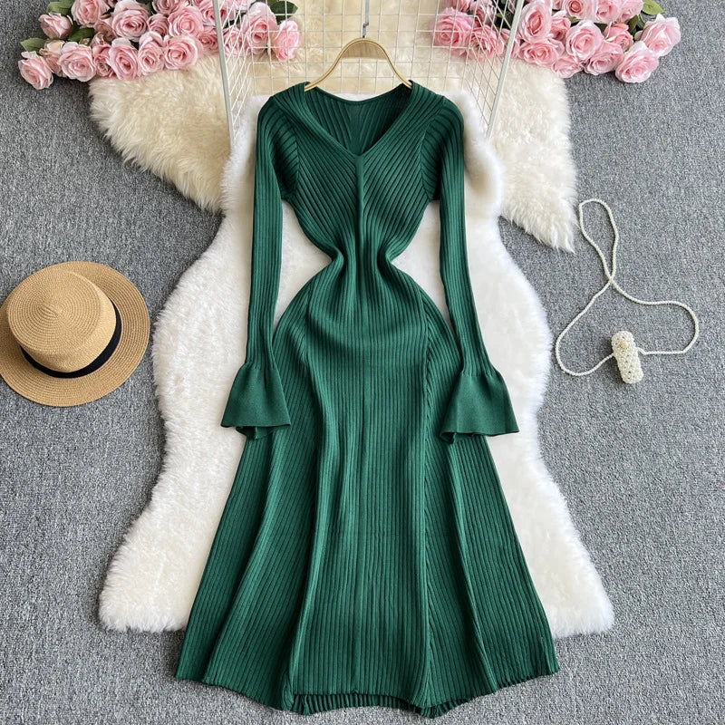 2024 Autumn and Winter New High-grade Interior Horn Long Sleeve Waist Bottoming Sweater V-neck Dress