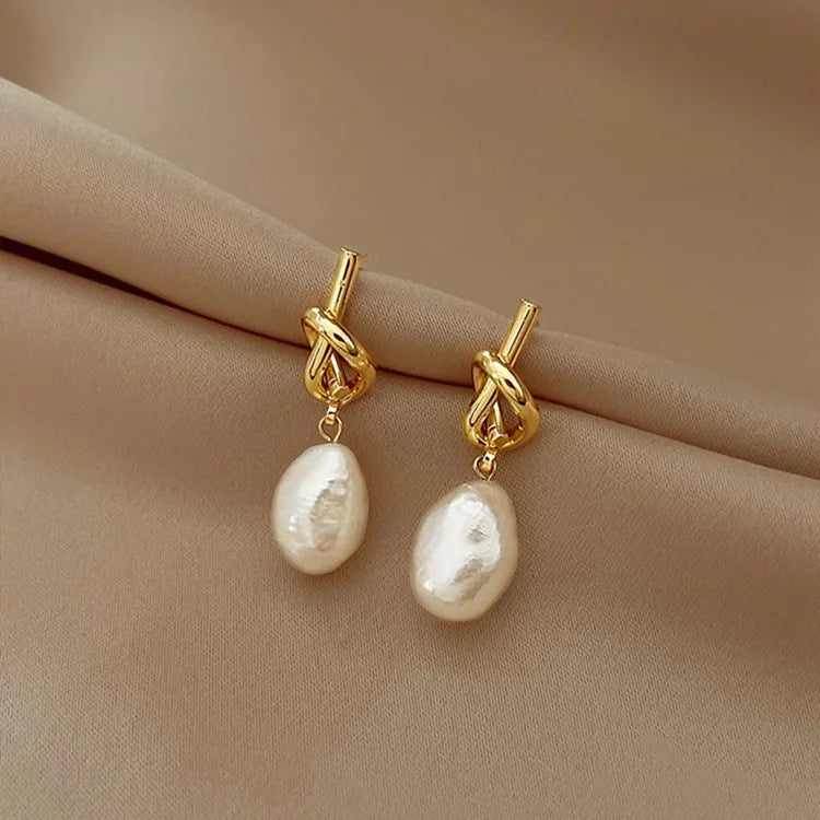 Fashion Jewelry18K Gold Plated Twisted Pearl Earrings Vintage Irregular Baroque Pearl Drop Earrings for Women