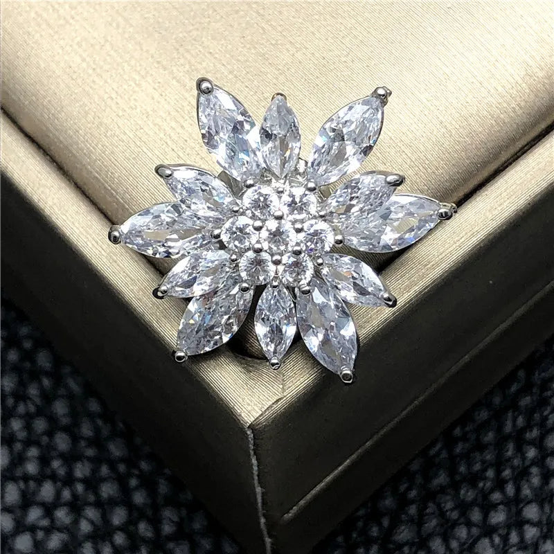 2022 Hot Sale Shiny Zircon Flower  Button Fancy Coat Alloy Metal Rhinestone Buttons Silver Shanks Pearls Shape Button