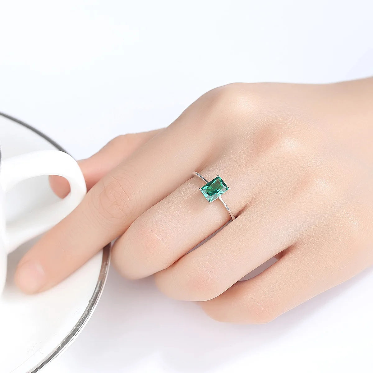 Fashion 925 Sterling Silver Luxury Green Gemstone Engagement Wedding Rings Jewelry Gifts Finger Ring for Women Fine Jewelry