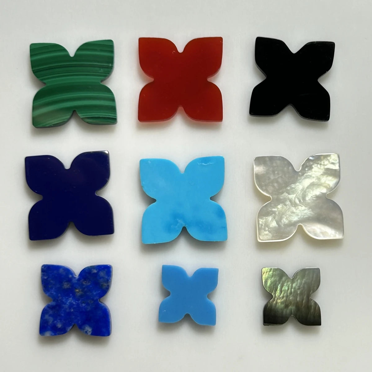 HQ Gems Robert Shape 22x22x2mm Mother of Pearl White Shell Big Size Four Leaf Clover Stone
