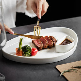 Eco-Friendly Luxury Steak Dinnerware Set Hot Hotel Ceramic White Irregular Shape Plates for Restaurants and Home Use