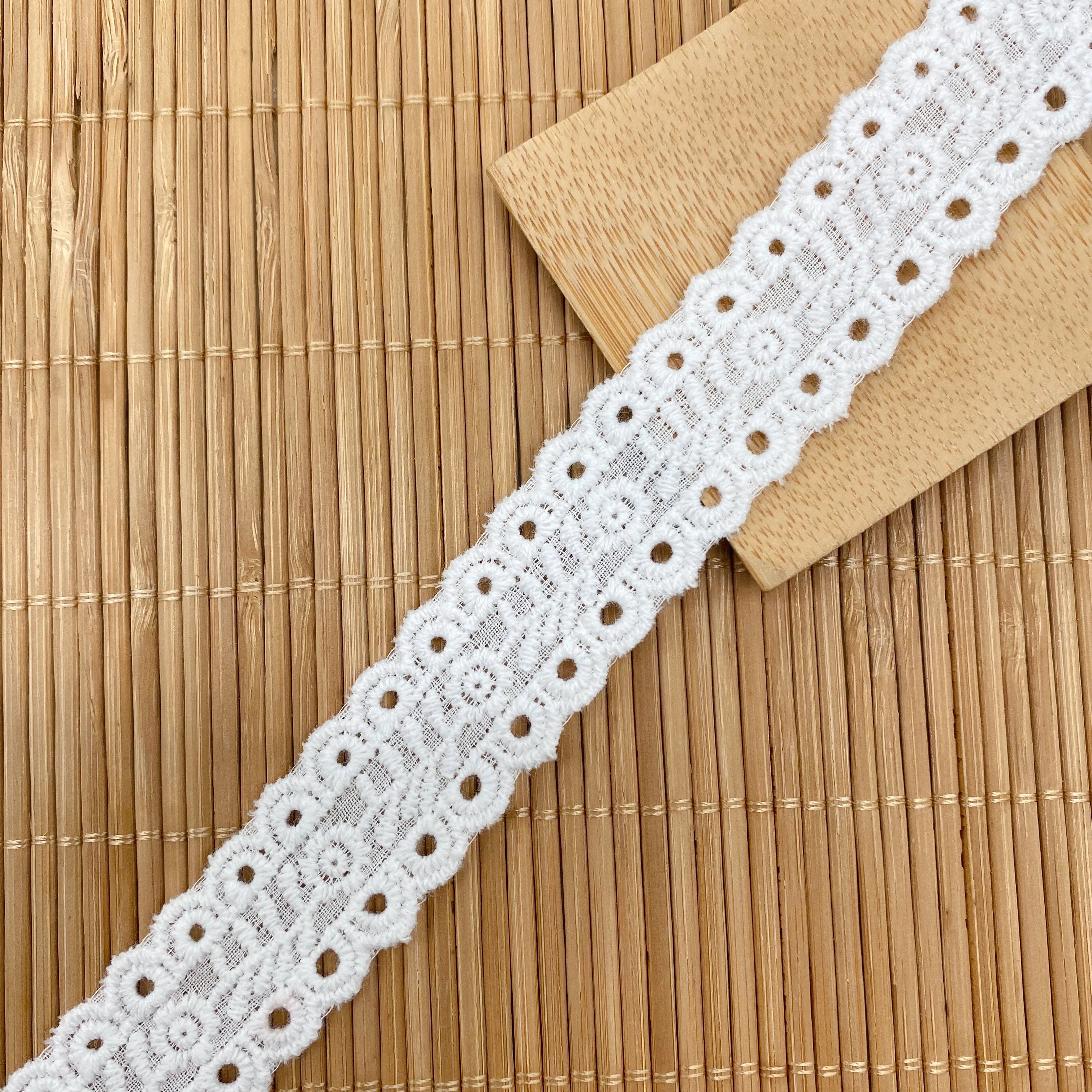 Wholesale Water Soluble Cotton Embroidered Lace for Clothing Shoes & Home Textiles-Soft Multi-color Wavy Lace Decoration