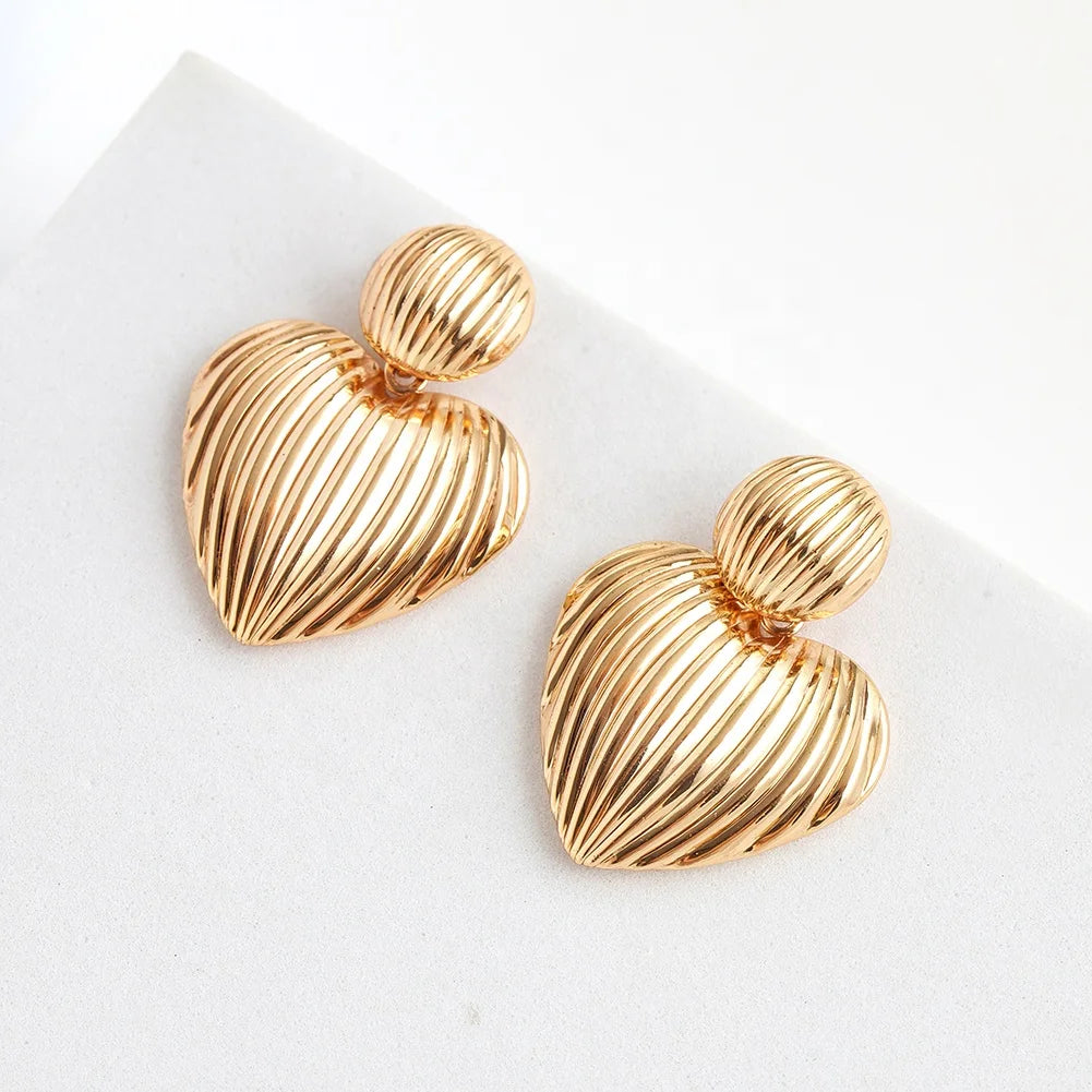 Wholesale Customizable Metal Threaded Heart Shape Round Stud Earrings for Women