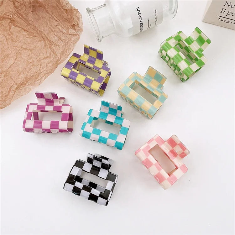 YIYI Custom Plastic Hot Girl Accessories Classic Colorful Hollow Out Small Checkered Plaid Clip Claw for Women