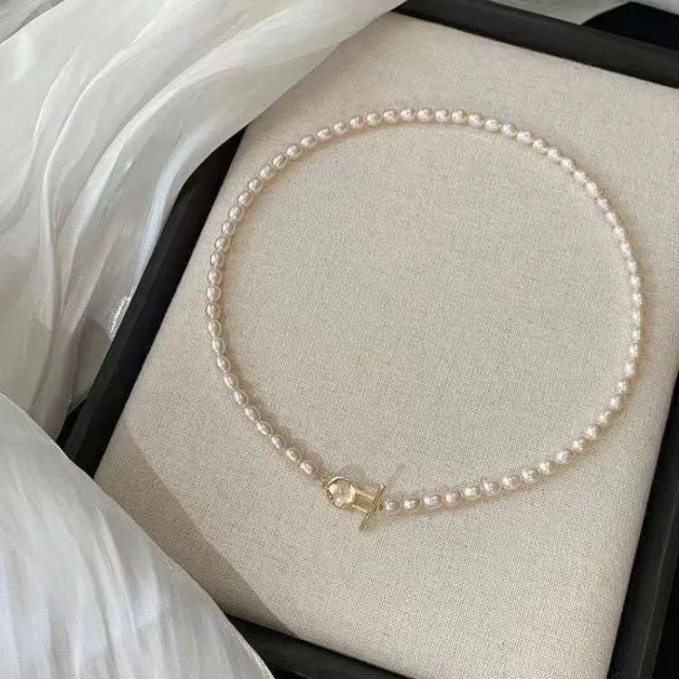 New 42cm Clover Fritillaria OT Buckle AAAA Grade Rice Shape White Natural Freshwater Pearl Women's Beaded Necklace