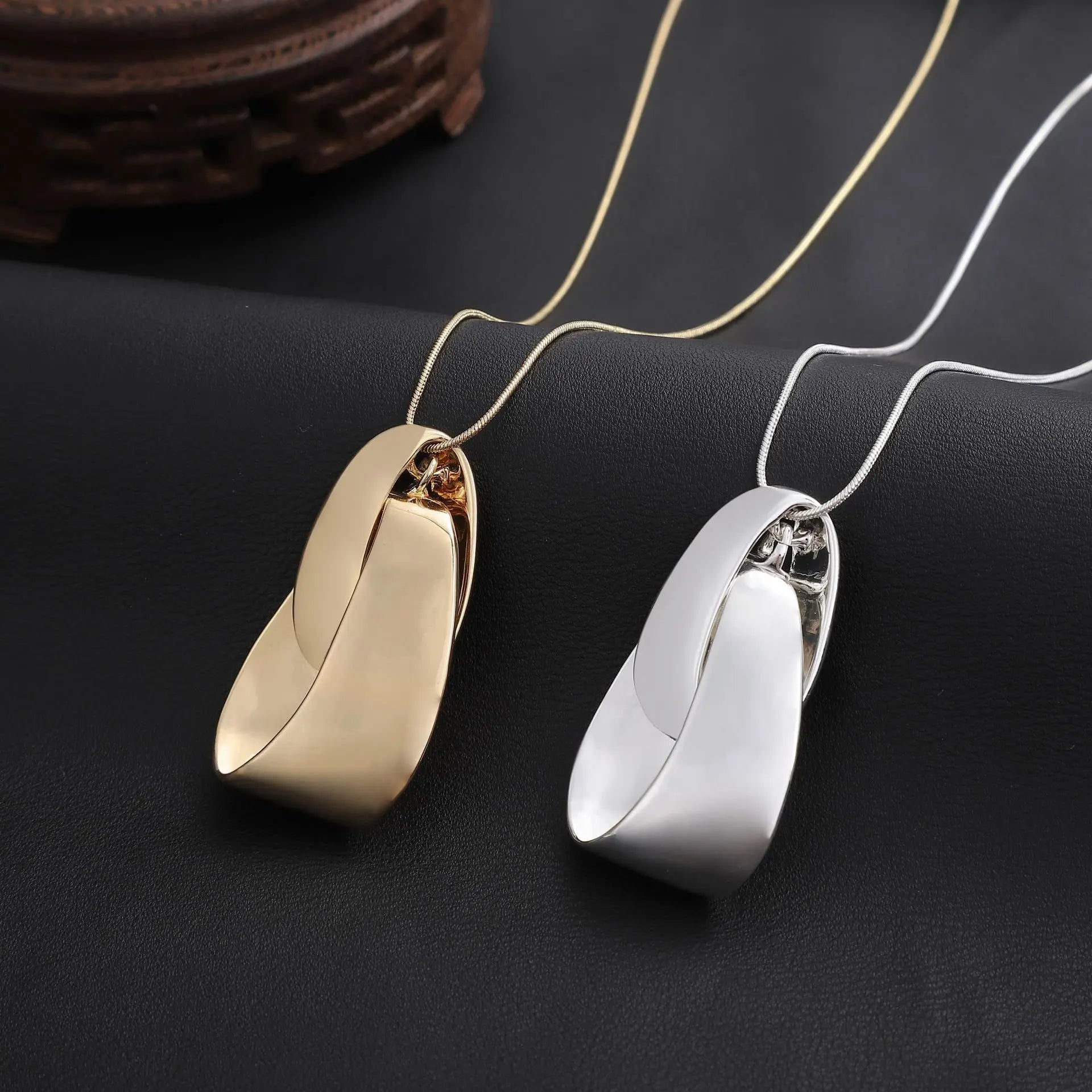Irregular Geometric Ring Necklace Plated Gold Silver Fashion Alloy Pendant Necklace for Men and Women