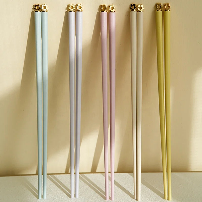 Lightweight Reusable Rabbit Design Chopsticks Non-slip Easy Clean Cute Flower Alloy Sushi Chopsticks with Box