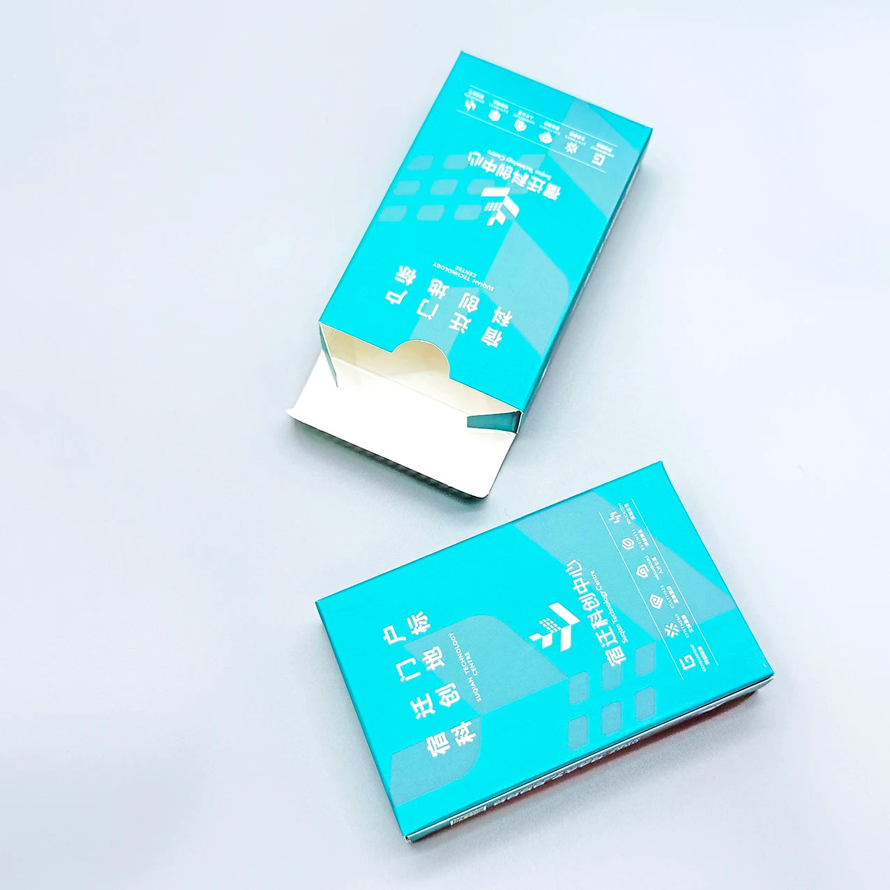 Customizable Art Paper Poker Playing Cards with Embroidered Custom Logo Packaged with Custom Options