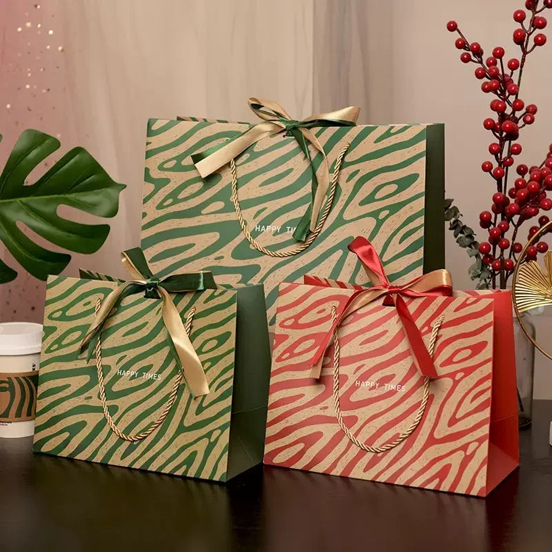 Wholesale Custom Logo New Design Handle Gift Bag for Clothing Packing Shopping Bags