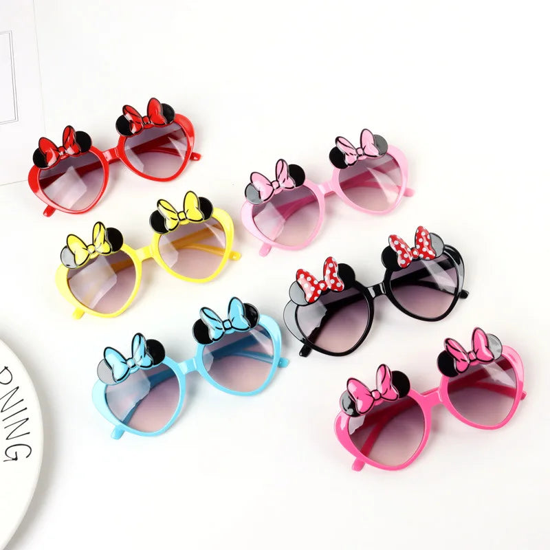 2022 Lovely Bow Design Heart Fashion Sunglasses for Women with UV400 Protection PC Frame in Blue/Pink/Red/Yellow