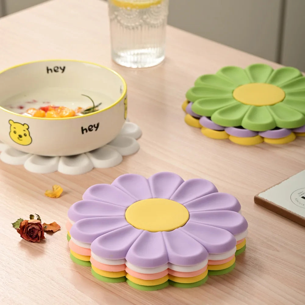 New Daisy Flower Insulation Mat 17cm Simple and Durable Cute Non-slip Silicone Placemats Ins Coasters Anti-scalding Pot Mat