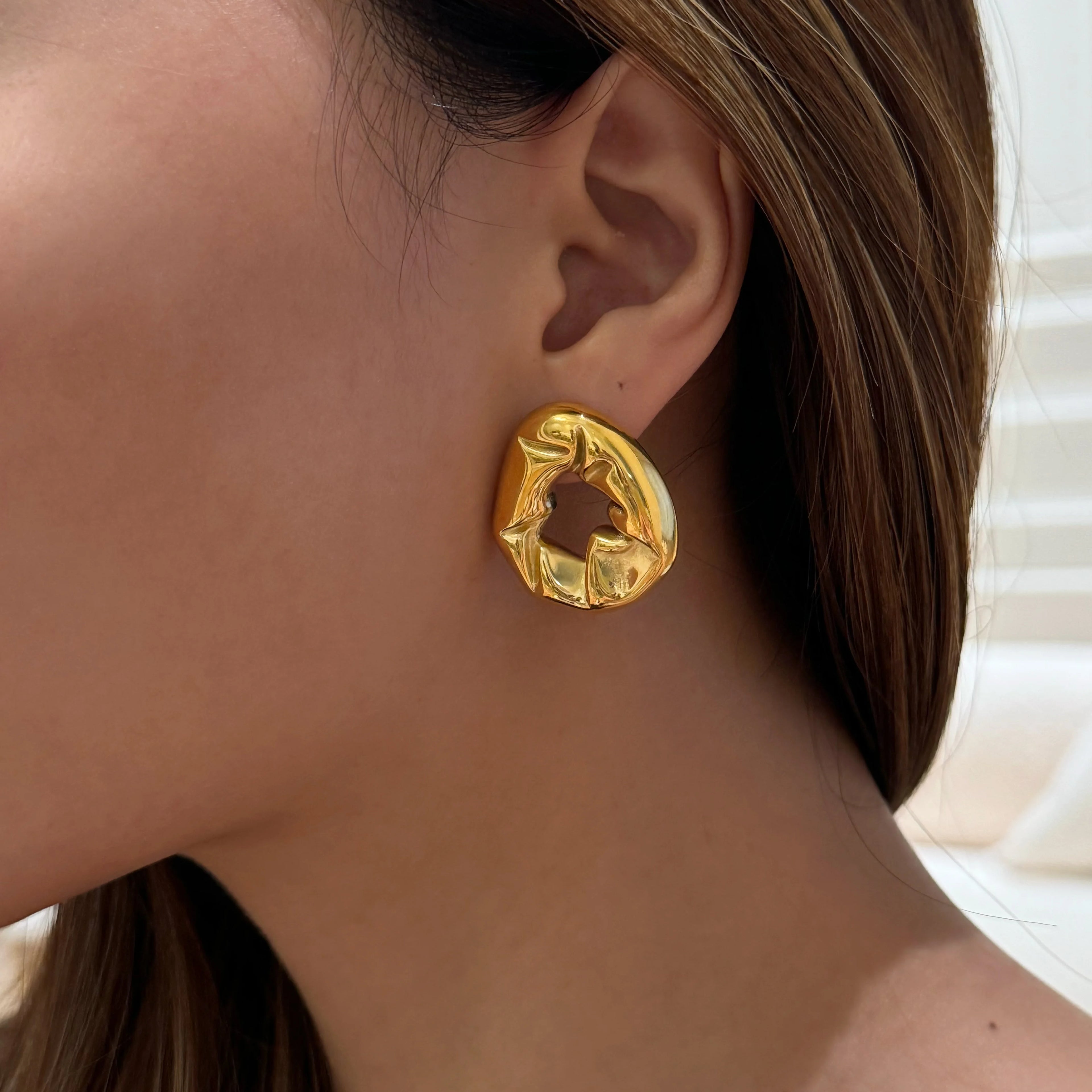 2024 Dazan New HOT 18k Gold Plated Hypoallergenic Stainless Steel Vintage Pleated Black Hole Earrings Valentines Gift
