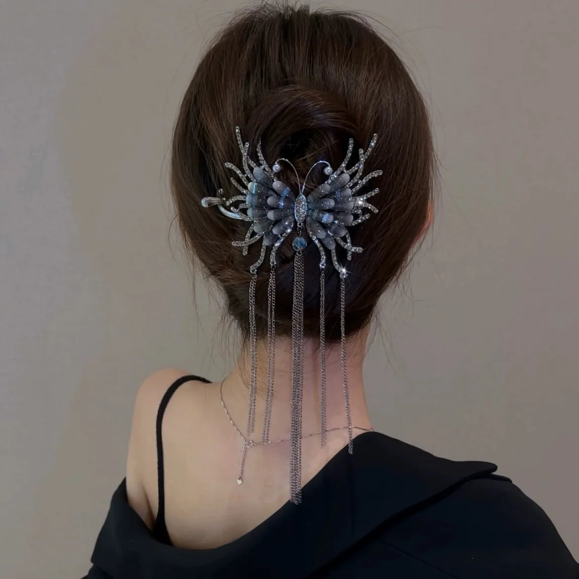 Y2K Rhinestone Butterfly Shark Clip Fashion Black Butterfly Tassel Twist Clip Hair Claw Catch Clips Tassel Back Head Hairpin