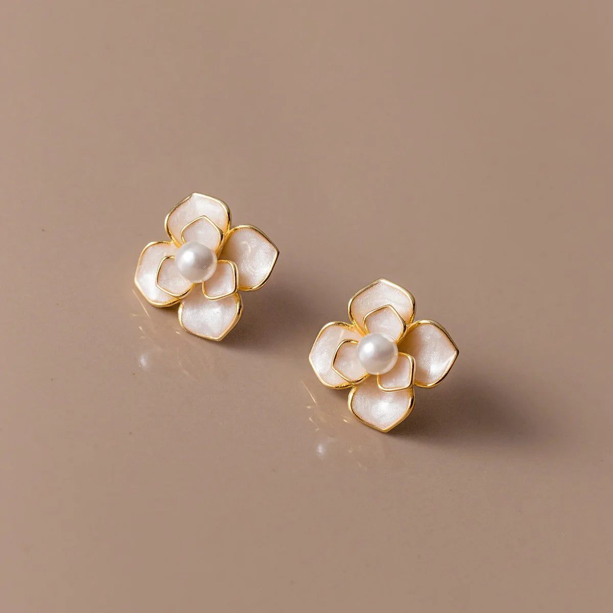Dainty Flower Shape 18K Gold Plated 925 Sterling Silver Imitation Pearl Stud Earrings Women Fine Jewelry