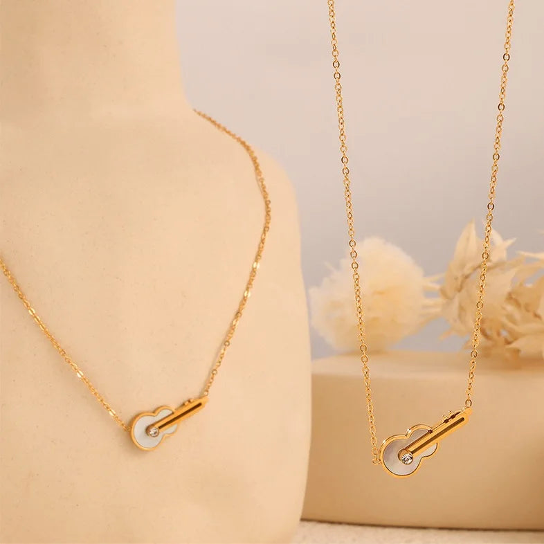 Fashionable Minimalist 18k Gold Plated Zircon Diamond Shell Necklace Non Tarnish Stainless Steel Guitar Violin Pendant Necklace