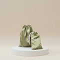 Wholesale Luxury Green Satin Shoe Drawstring Bag with Silk Screen Logo Custom 4\" X 6\" Satin Handle Gift Bags for Shopping